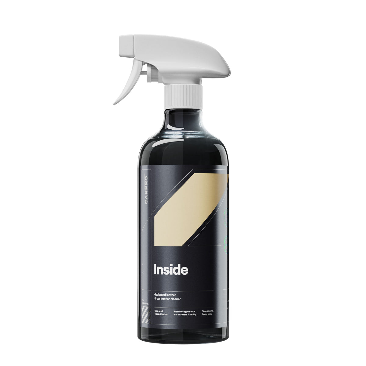 Flacone spray da 500 ml di CARPRO Inside, detergente per interni auto, con nebulizzatore bianco e etichetta bianca con dettagli beige e grigi, perfetto per pulire e proteggere gli interni dell'auto.