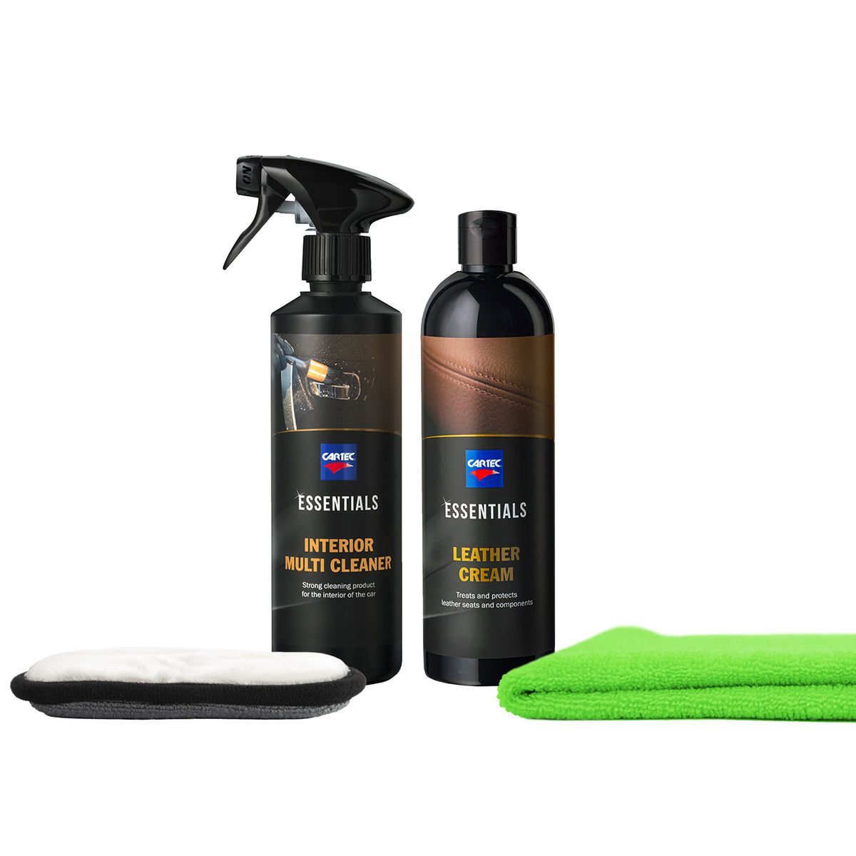 Cartec Essentials Kit Pulizia e Protezione Pelle con detergente, crema protettiva, spugna e panno in microfibra, mostrati su sfondo bianco.