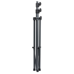 SCANGRIP Tripod esteso a 3 metri, utilizzato per sostenere una luce da lavoro durante un progetto di detailing.