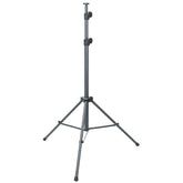 SCANGRIP Tripod esteso a 3 metri, utilizzato per sostenere una luce da lavoro durante un progetto di detailing.