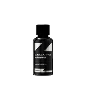 Flacone di CARPRO C.QUARTZ Professional, un rivestimento al quarzo per auto destinato a installatori certificati, che offre protezione e brillantezza avanzate.