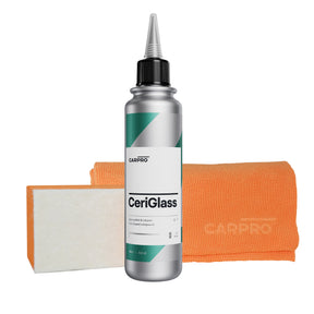  Kit CARPRO CeriGlass, composto da un flacone di composto lucidante per vetri, un panno in microfibra arancione e un applicatore, ideale per rimuovere graffi e contaminanti dai vetri dell'auto, garantendo una finitura cristallina.