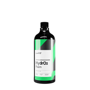 flacone di CARPRO HydrO2 Foam, un detergente e sigillante idrofobico per la protezione della carrozzeria dell'auto. Il flacone è nero con un'etichetta bianca e verde, e il nome del prodotto "HydrO2 Foam" è chiaramente visibile. Questo prodotto offre una protezione avanzata con applicazione rapida, garantendo una finitura brillante e duratura.