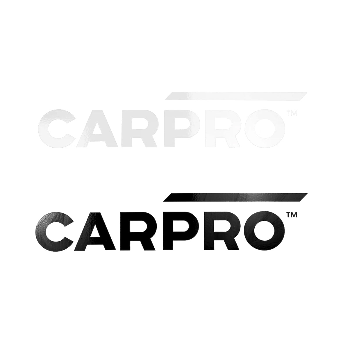 Dettaglio adesivi murali CARPRO in versione bianca e nera con logo ufficiale, ideali per spazi di lavoro di Detailers e showroom.