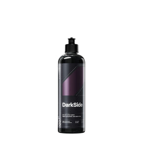 Flacone di CARPRO DarkSide su sfondo bianco, sigillante per pneumatici che offre protezione duratura e effetto bagnato.