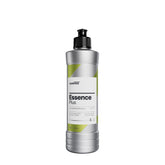 Flacone di CARPRO Essence Plus su sfondo bianco, ideale per ripristinare e proteggere la lucentezza della vernice del veicolo con una finitura brillante e duratura. 