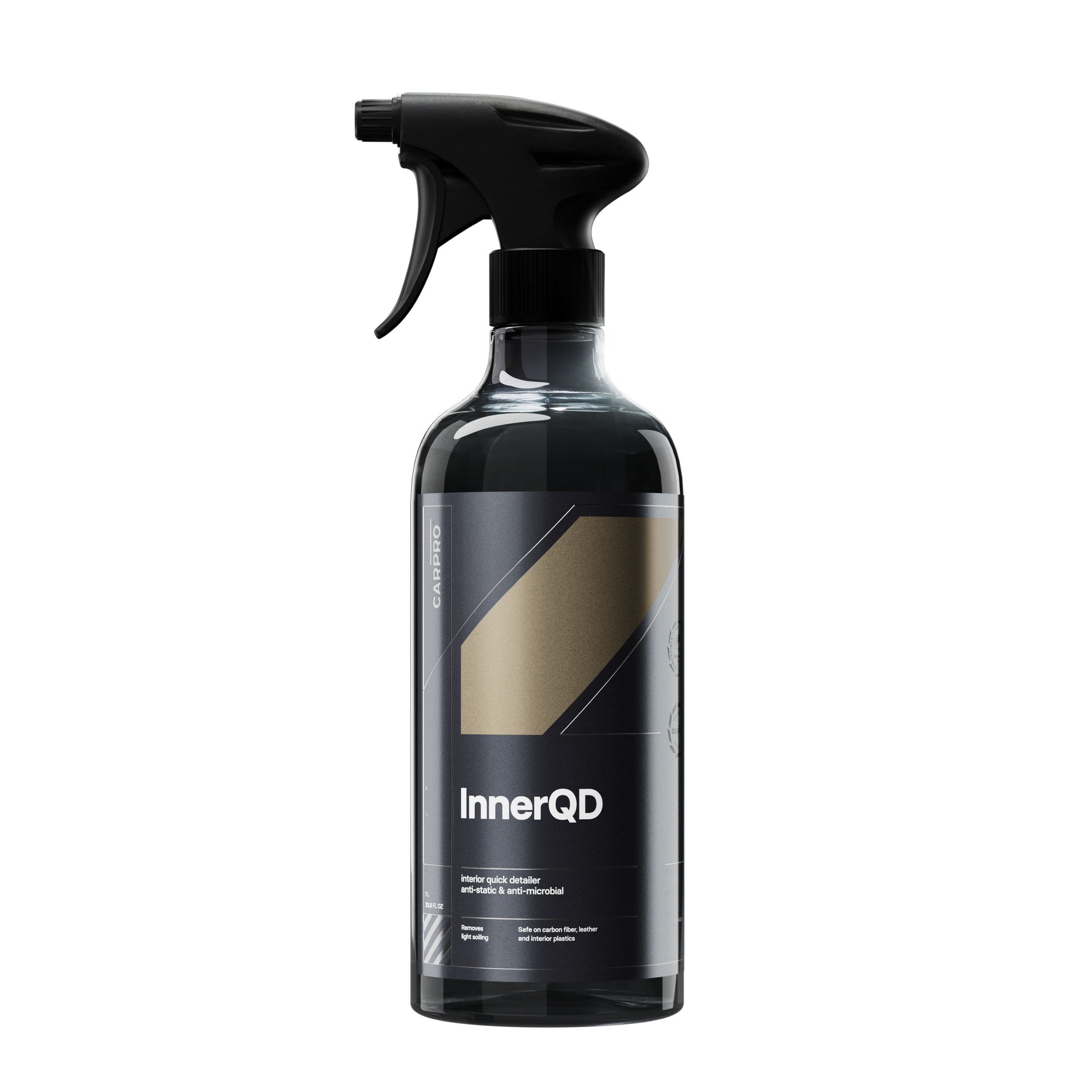 Flacone di CARPRO InnerQD quick detailer, ideale per pulire e proteggere gli interni dell'auto, con formula anti-polvere e protezione UV.