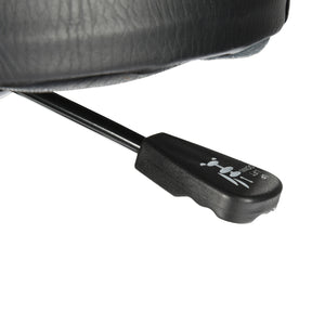 Sgabello mobile regolabile con seduta imbottita, struttura in acciaio e base con ruote per un facile movimento, ideale per lavori di detailing.