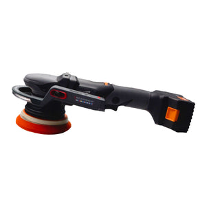 Lucidatrice con lampada LED STARMATCH Scangrip montata, ideale per illuminazione mirata durante operazioni di detailing auto