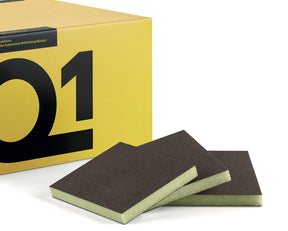 Spugne abrasive a doppia faccia Q1 per levigatura di superfici complesse, ideali per lavori di precisione.